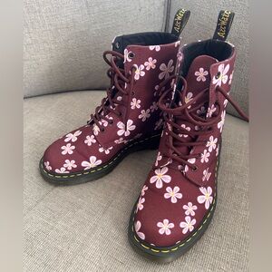Page meadow Dr. martens.